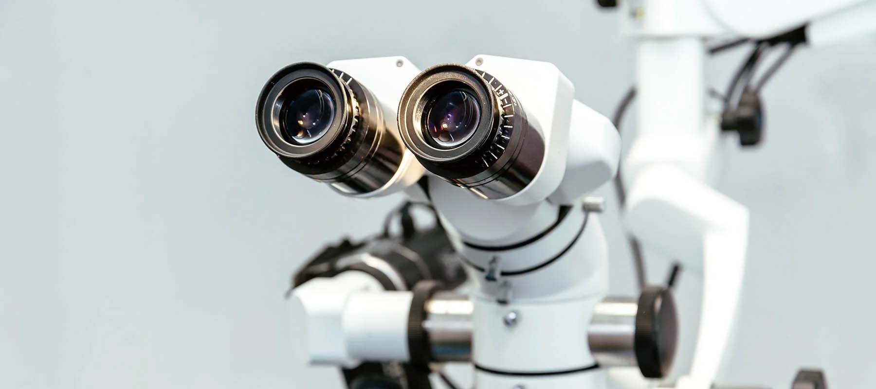 顕微鏡(マイクロスコープ)治療とは