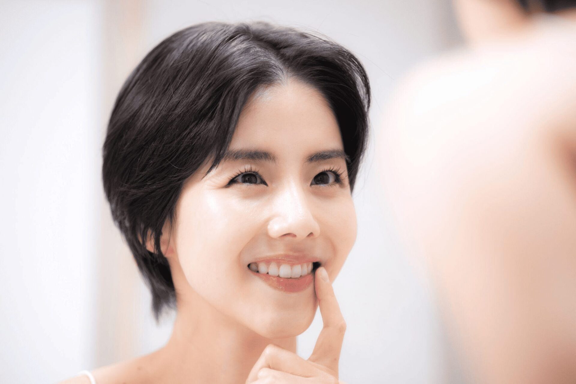 若い人でも部分入れ歯をする人はいる？目立ちにくい種類も解説